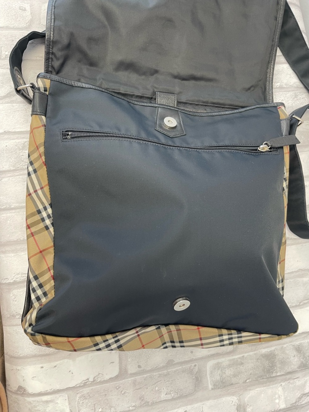 Burberry Vintage Nova Check Nylon/Leather Messenger Bag - Preowned - Picture 7 of 16